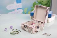 L13 * W13 * H7CM Kain Mebel Kayu Modern Covered Jewelry Box Untuk Pesta Pernikahan